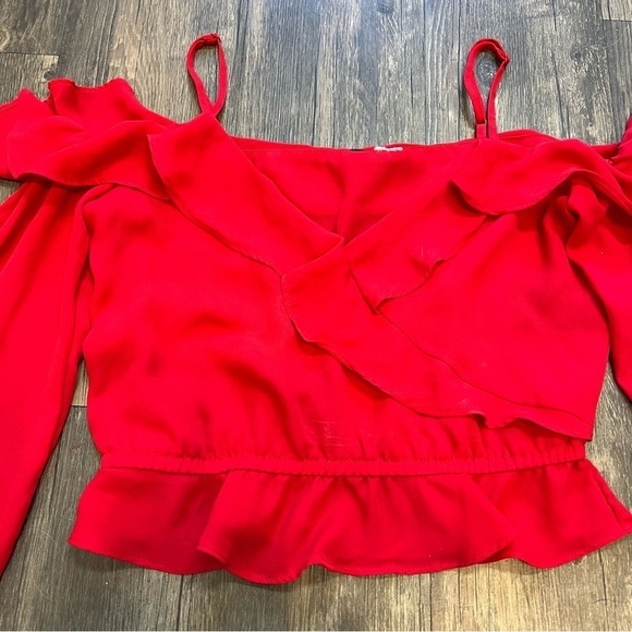 Women’s H&M divided Red ruffle cold shoulders Crop Top Size 4 - Picture 4 of 12